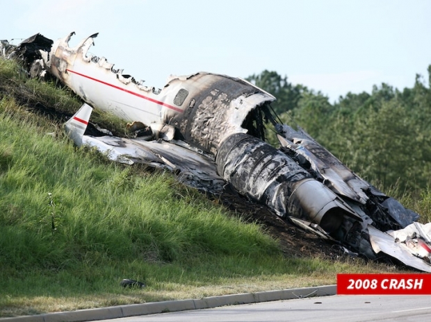 ศิลปินหนุ่ม ขึ้นเครื่องบินครั้งแรกรอบ 13 ปี หลังเกิดเหตุสลดเกือบตาย