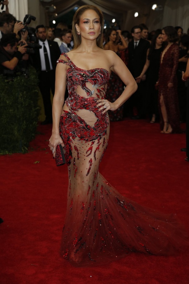 เว่อร์วังอลังการ!! พรมแดง Met Gala 2015 เดือด!!