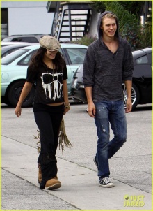 แอบถ่ายVanessa Hudgens & Austin Butler 