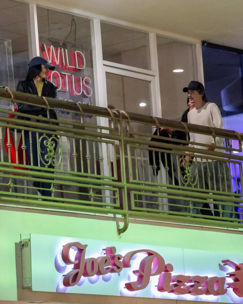 สยบข่าวเลิก!คู่รักดังโชว์หวานกลางร้านซูชิ