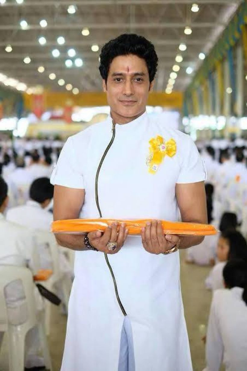  พระเอกอินเดียชื่อดัง เข้าพิธีอุปสมบทรับฉายาทางธรรมอโสโก