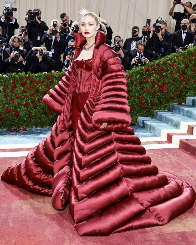 อลังการทุกคน! ส่องเเฟชั่นตัวเเม่วงการบันเทิง เดินเฉิดฉายในงานMet Gala2022