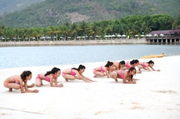 แอบส่อง!! สาวๆ มิสยูนิเวิร์สเวียดนาม 2015 อวดเซ็กซี่ริมชายหาด!!