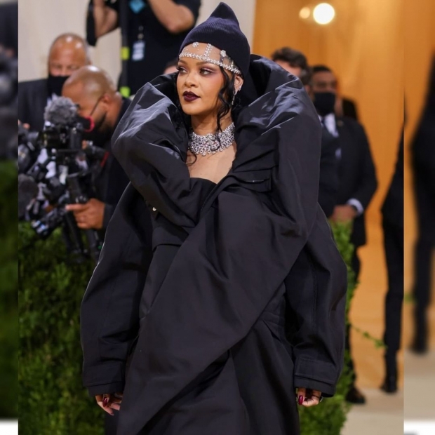 ตะลึง!นักร้องดังผันเป็นแม่ค้าหมื่นล้าน ประโคมโคตรเพรชร่วมงาน Met Gala