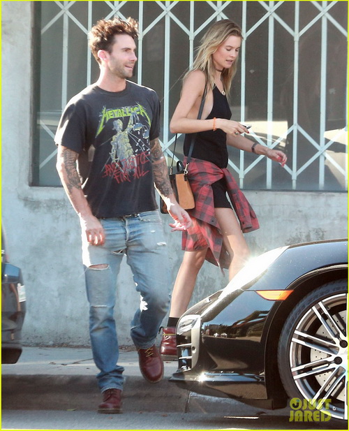 Adam Levine และภรรยา Behati Prinsloo 