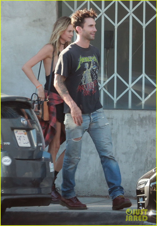 Adam Levine และภรรยา Behati Prinsloo 