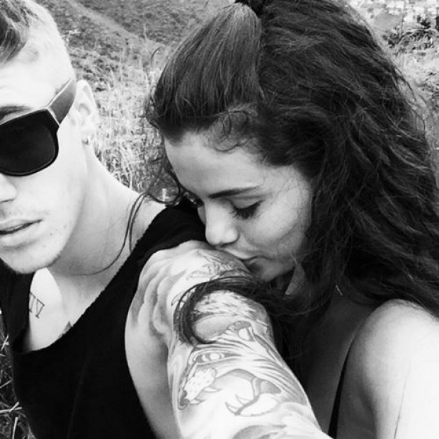 "Justin Bieber" และ "Selena Gomez"