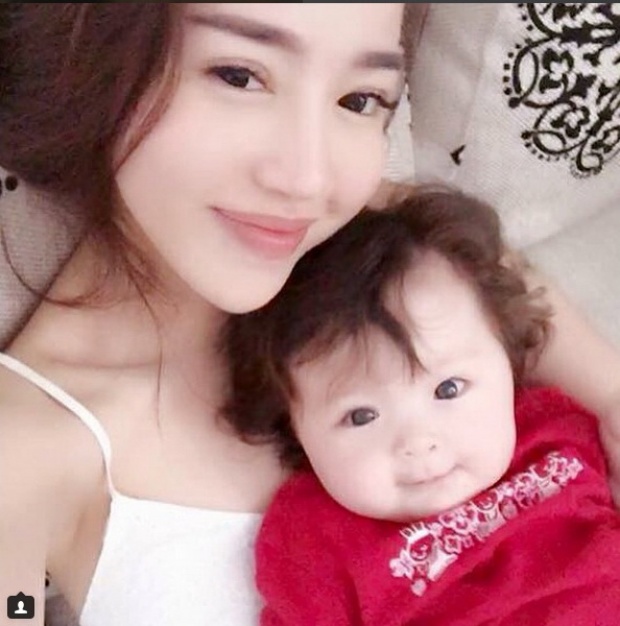 ภาพคู่ แม่-ลูกนางฟ้า ‘เอลลี่ ทราน ฮา’ กับลูกสาวสุดน่ารัก