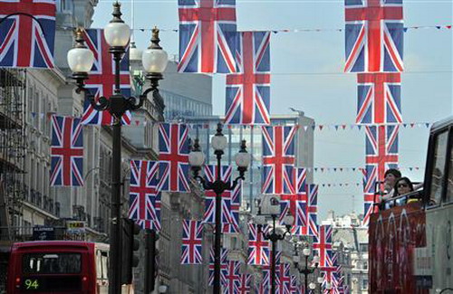 กรุงลอนดอนประดับธงชาติทั้งเมืองเพื่อรอรับพระราชพิธี