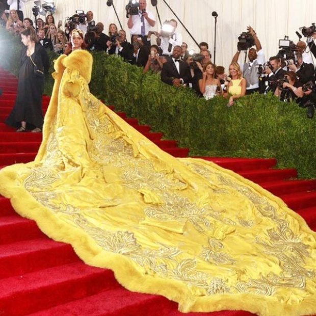 OMG! ชุดRihanna บนพรมแดงงาน MET Gala 2015 อลังการงานสร้าง