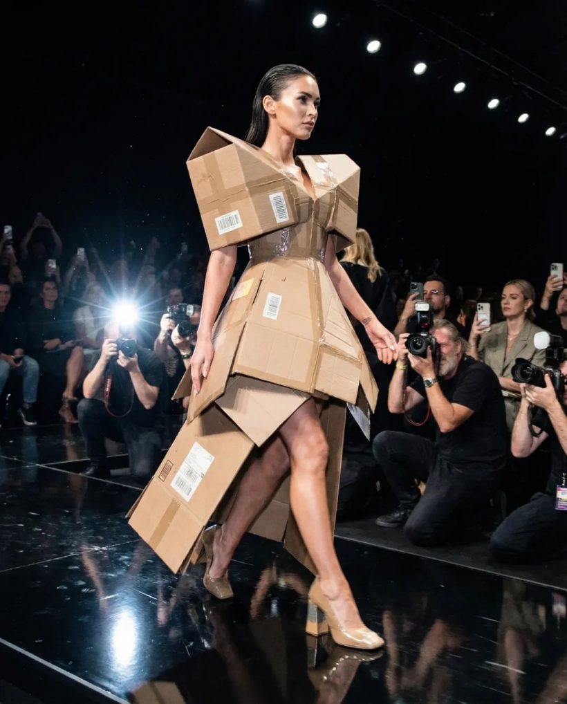 บาลองเซียกา สร้างกระเเสฮือฮา ดีไซน์ชุดกล่องราคาสุดอึ้ง