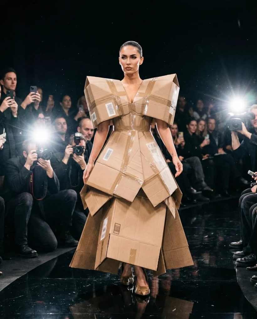 บาลองเซียกา สร้างกระเเสฮือฮา ดีไซน์ชุดกล่องราคาสุดอึ้ง