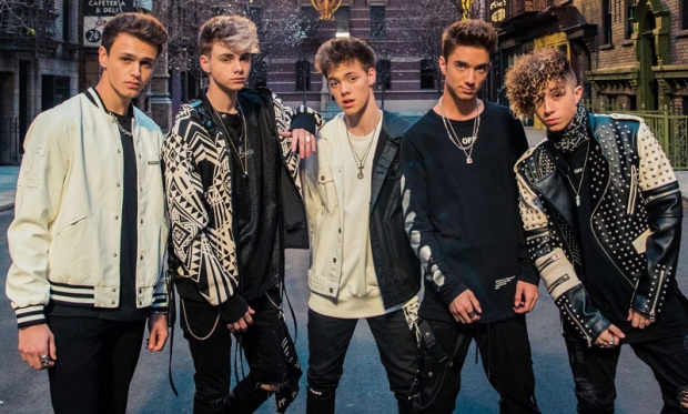 ระทึกบอยแบนด์ Why don’t we ติดลิฟท์! ใช้ทวิตเตอร์ขอความช่วยเหลือ