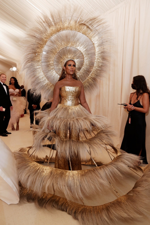 อลังตาเเตก!! ส่องชุดเหล่าซุปตาร์ ตบเท้าร่วมงาน MET GALA2021