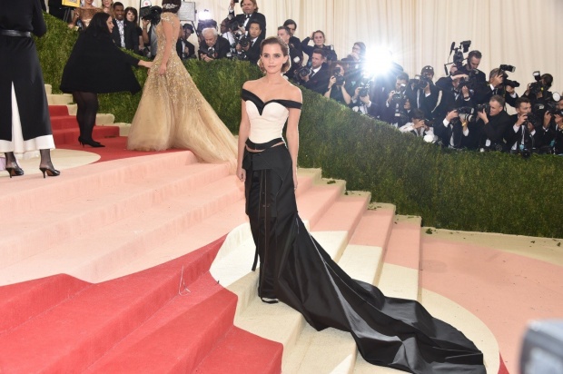 เปิดภาพแฟชั่นคนดัง บนพรมแดง Met Gala 2016