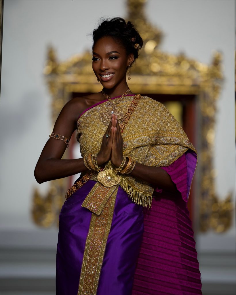 โอลิเวีย มิสยูนิเวิร์สโกตดิวัวร์ สวยเฉิดฉายในชุดไทยจักรพรรดิ