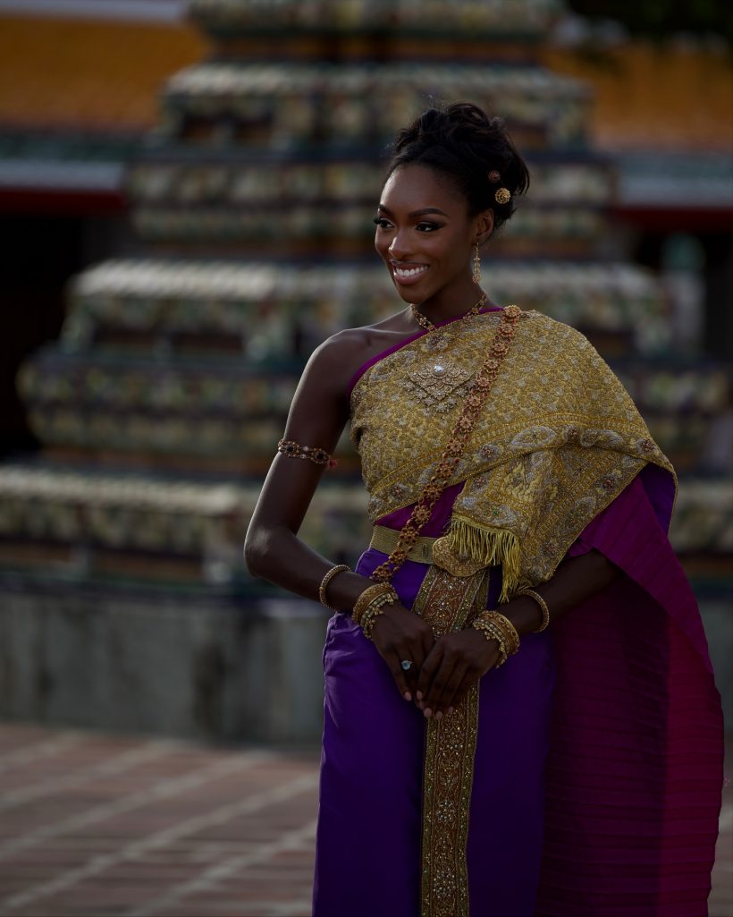 โอลิเวีย มิสยูนิเวิร์สโกตดิวัวร์ สวยเฉิดฉายในชุดไทยจักรพรรดิ