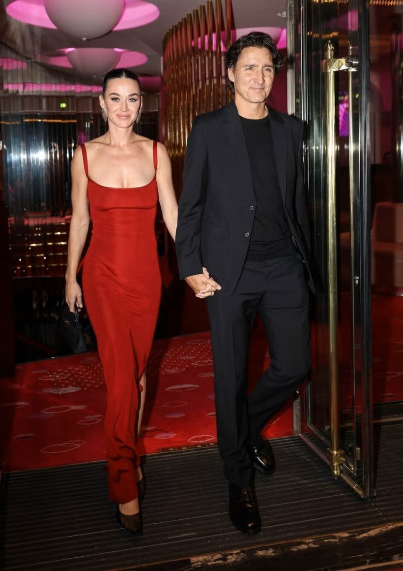 ไม่โสดเเล้วจ้า! ซุปตาร์สาว ควงอดีตนายกฯ เปิดตัวออกสื่อหวานฉ่ำ