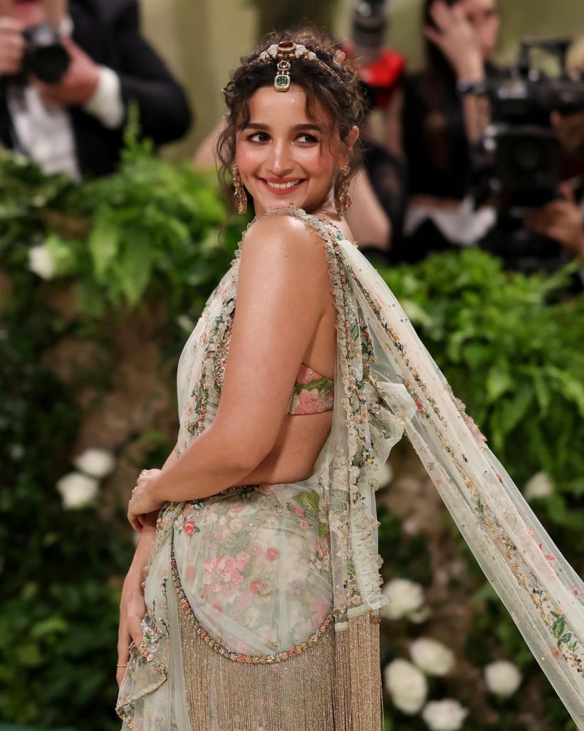 Alia Bhatt ปรากฎตัวฮือฮาใส่ชุดส่าหรีเยือน Met Gala 2024