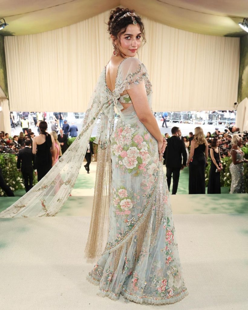 Alia Bhatt ปรากฎตัวฮือฮาใส่ชุดส่าหรีเยือน Met Gala 2024