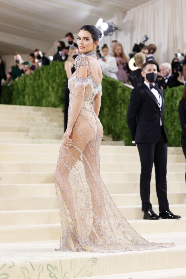  ใครจะสู้! ซุปตาร์สาวนุ่งชุดซีทรู สวยแซ่บบนพรมแดง Met Gala 