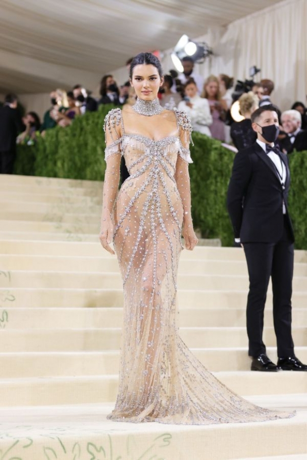  ใครจะสู้! ซุปตาร์สาวนุ่งชุดซีทรู สวยแซ่บบนพรมแดง Met Gala 