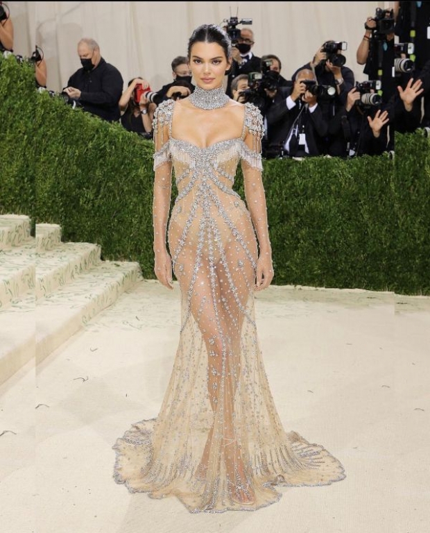  ใครจะสู้! ซุปตาร์สาวนุ่งชุดซีทรู สวยแซ่บบนพรมแดง Met Gala 