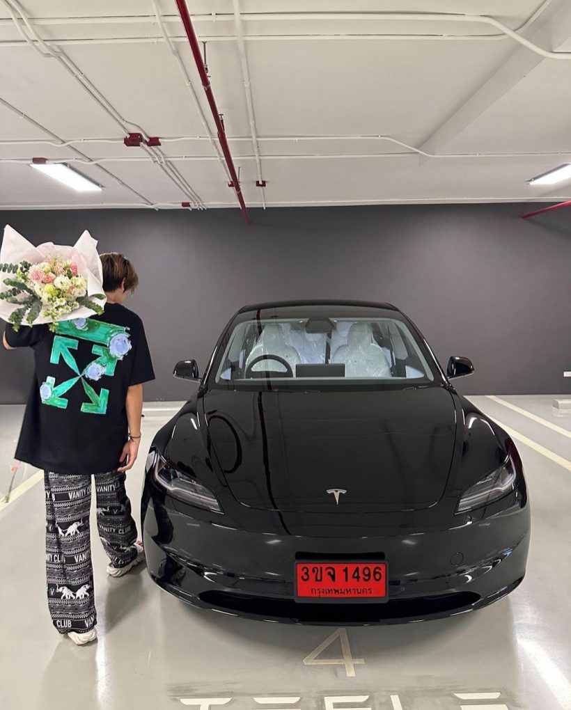 งานเข้า!!  สไปร์ท SPD ถูกจับโป๊ะป้ายทะเบียนรถ Tesla ชาวเน็ตจี้ยับ