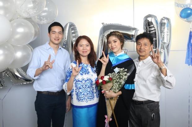 แฟนหนุ่มปอย! เซอร์ไพรส์ แก้ว FFK  คว้า ป.ตรี บริหารการบิน