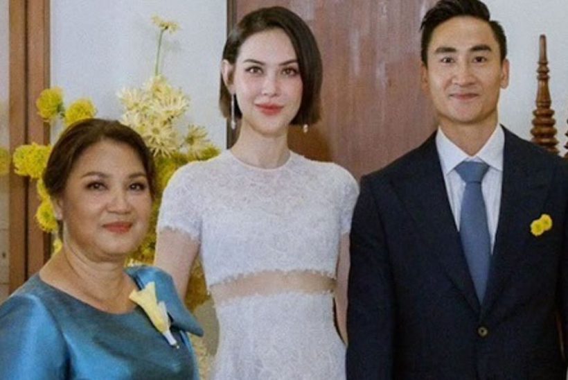 คุณแม่ แมท ภีรนีย์ โพสต์อวยพรซึ้งหลังลูกสาวเข้าพิธีหมั้นเฟมสุดอบอุ่น