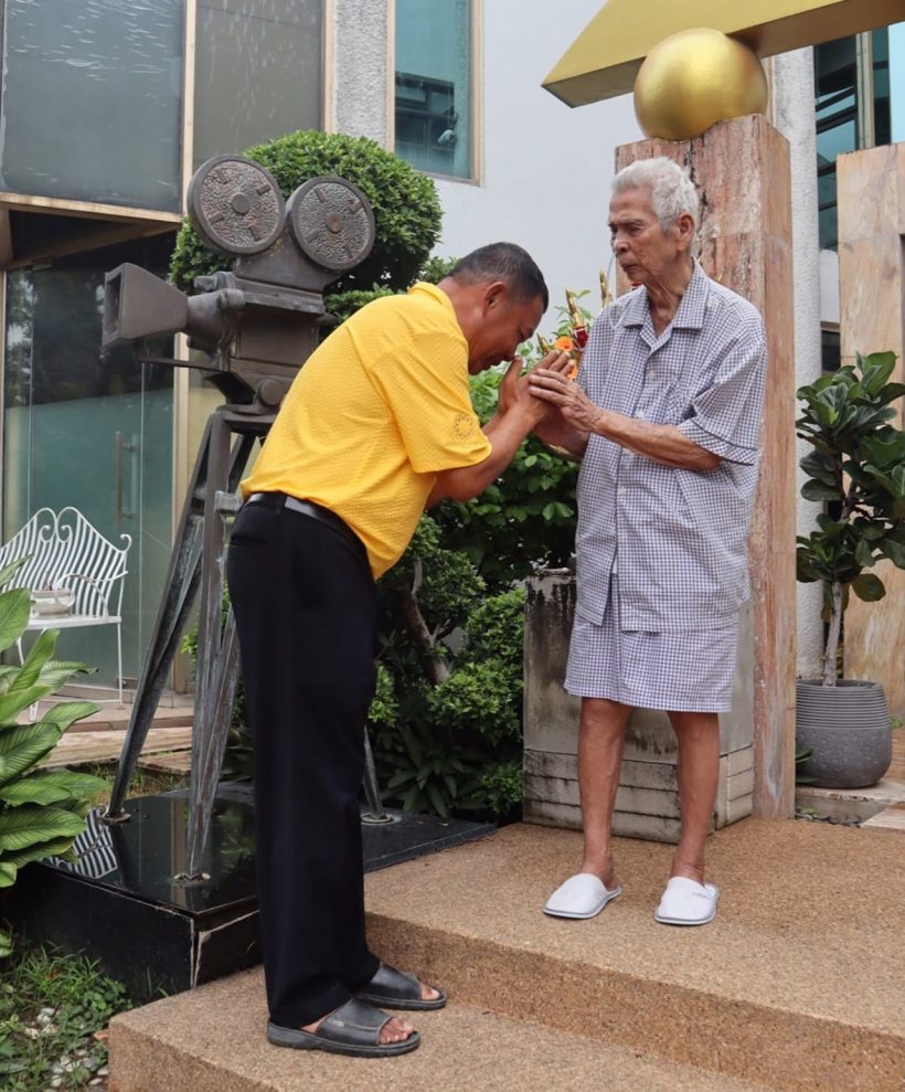 สุดอาลัย ฉลอง ภักดีวิจิตร ผู้กำกับระดับตำนานเสียชีวิตแล้ว