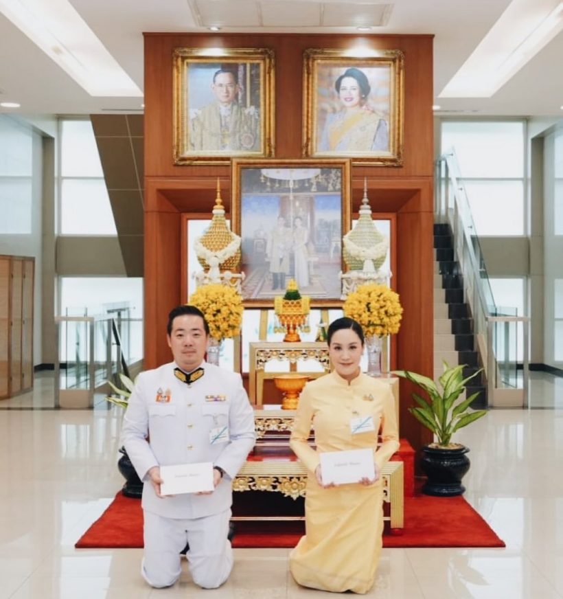 คู่รักไฮโซปลื้มปิติ ในหลวง-พระราชินี พระราชทานชื่อลูกเเฝดให้