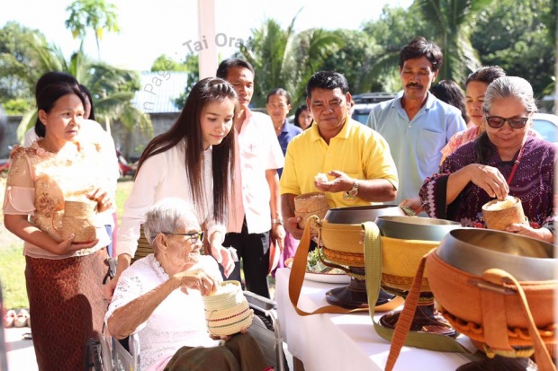 ลูกทุ่งสาวกตัญญู “ต่าย อรทัย”ปลูกบ้านให้”ยาย-แม่” พร้อมจัดทำบุญขึ้นบ้านใหม่ด้วย 