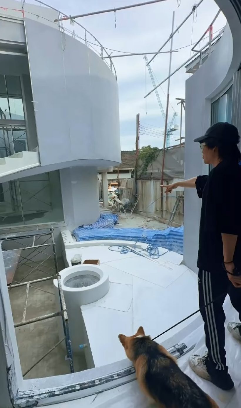บ้านใหม่กอล์ฟ พิชญะ ดีไซน์สุดล้ำ ยังไม่เสร็จแต่ตะลึงแล้ว