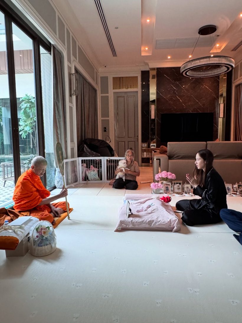 หัวใจสลาย! อั้ม พัชราภา ทำบุญให้น้องสตางค์ สุนัขสุดที่รัก