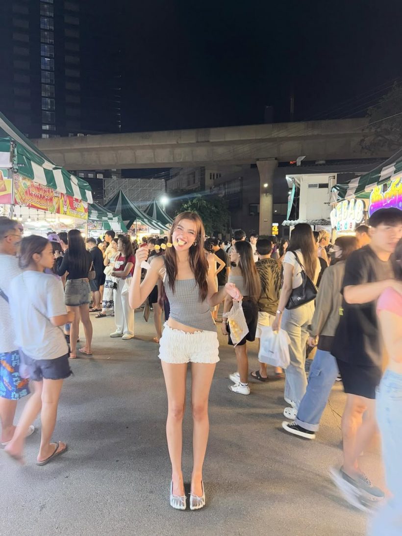 แม่มา!! ดาราสาวสุดฮอต ใส่ชุดนี้ ทำคนมองเหลียวทั้งตลาด