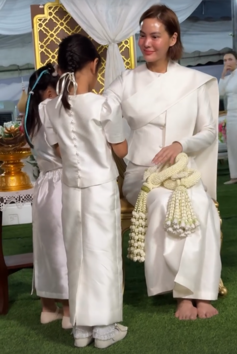 เปิดภาพพิธีปลงผม เจนี่ เพื่อนพ้องในวงการบันเทิงเเห่อนุโมทนาบุญ