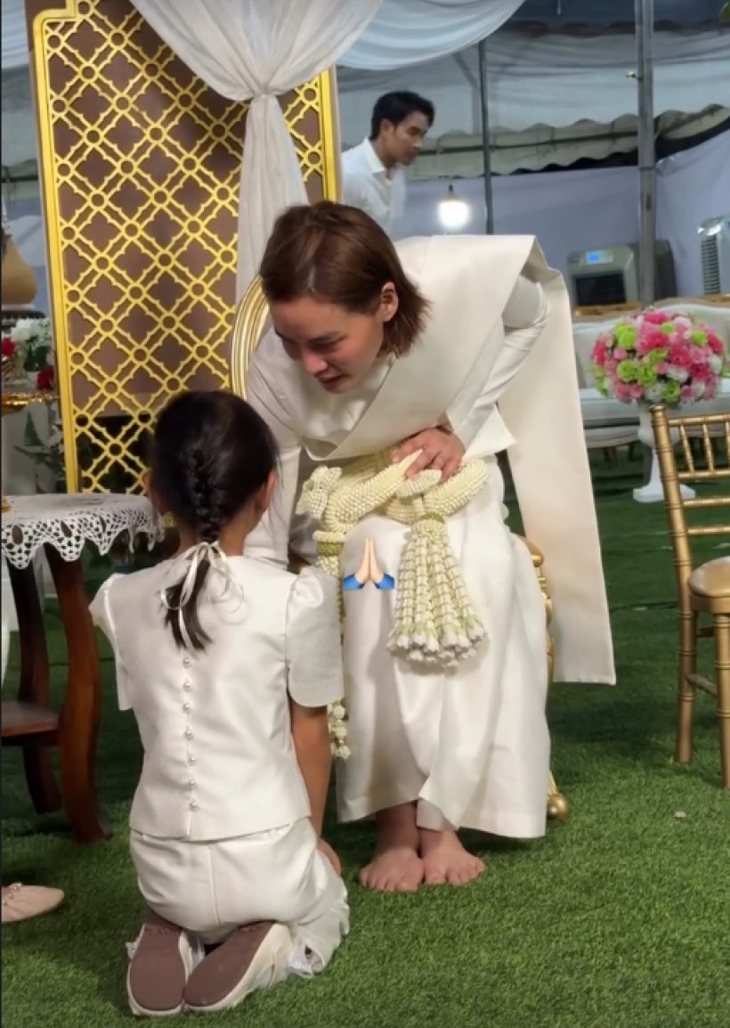 เปิดภาพพิธีปลงผม เจนี่ เพื่อนพ้องในวงการบันเทิงเเห่อนุโมทนาบุญ
