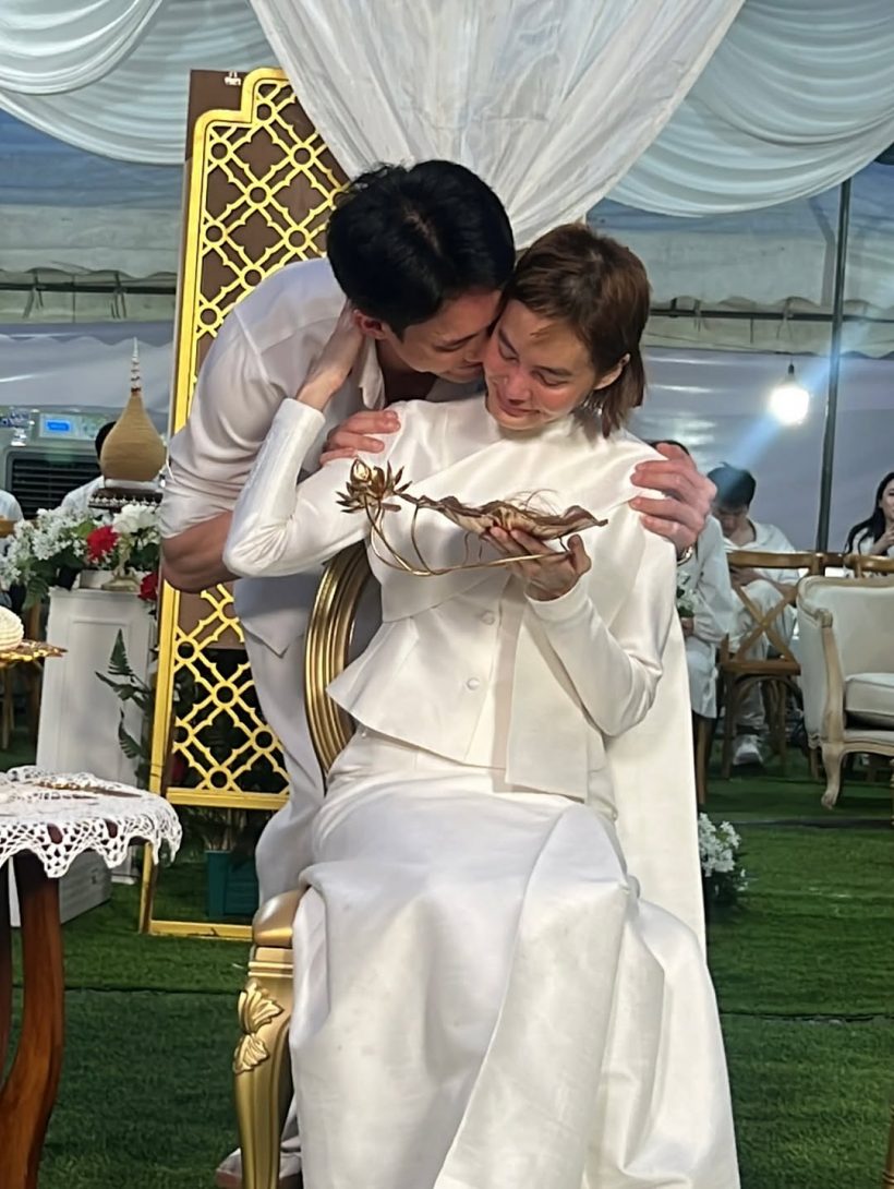 เปิดภาพพิธีปลงผม เจนี่ เพื่อนพ้องในวงการบันเทิงเเห่อนุโมทนาบุญ