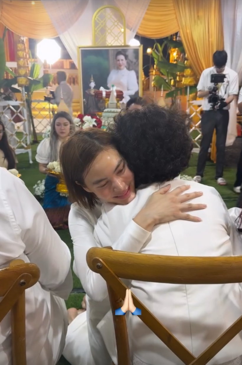 เปิดภาพพิธีปลงผม เจนี่ เพื่อนพ้องในวงการบันเทิงเเห่อนุโมทนาบุญ