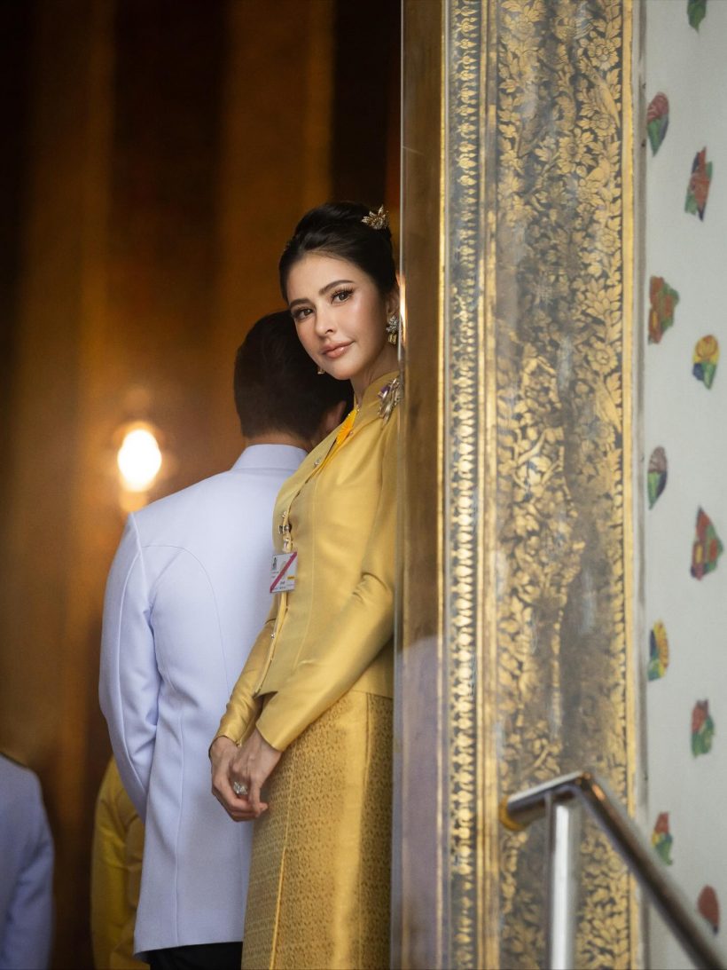 นางเอกดัง ปิติ รับพระราชทานพระกริ่งทองคำ จากในหลวง-พระราชินี