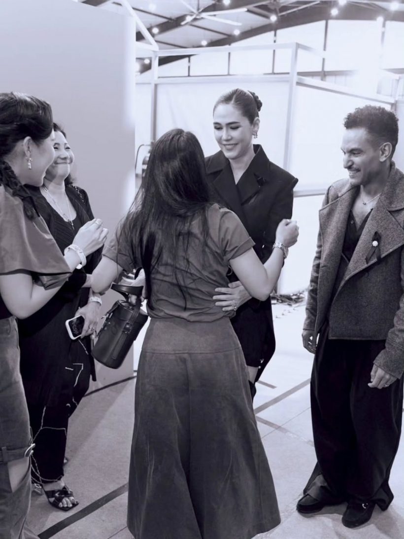 โมเมนต์สุดอบอุ่น ชมพู่ อารยา และ องค์หญิงสิริวัณณวรีฯ