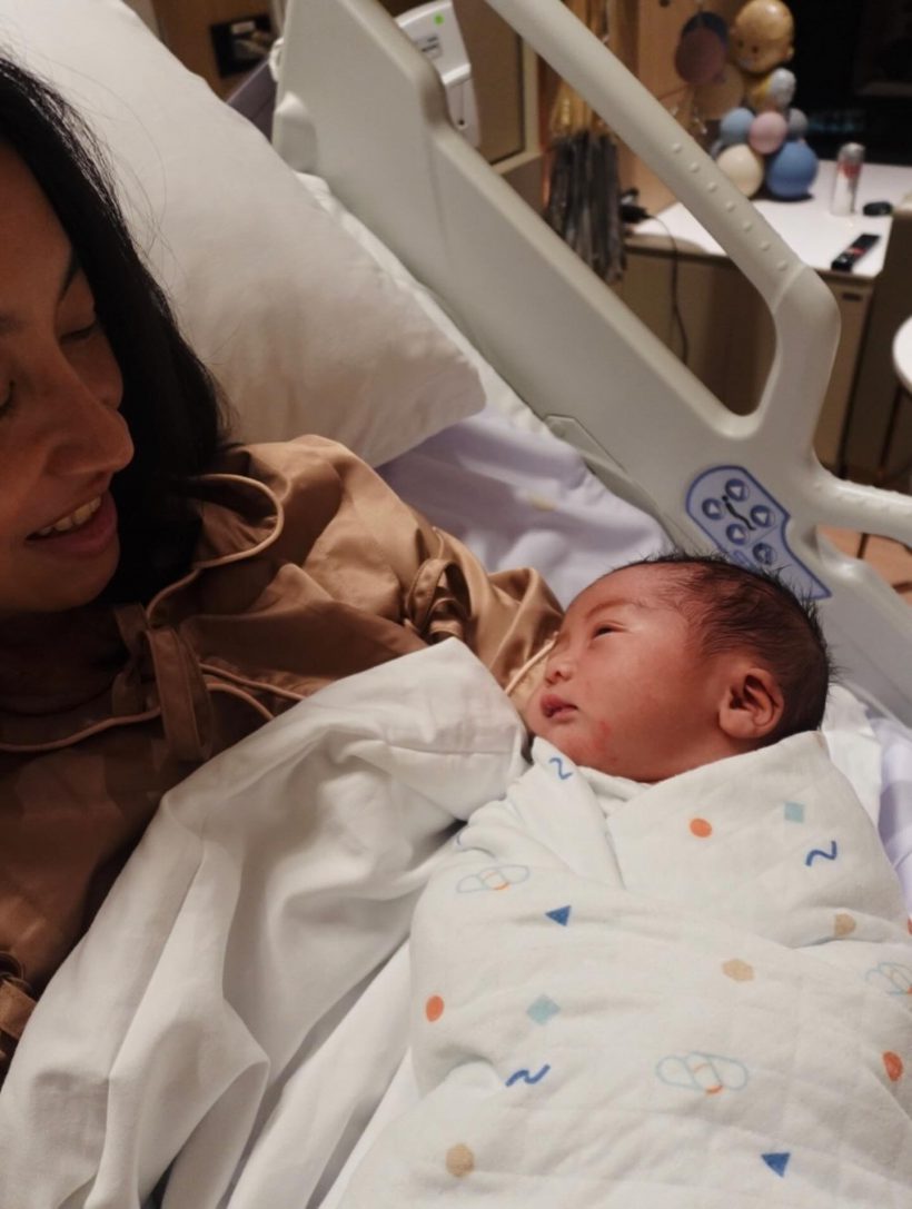 ยิ้มแก้มแตก! นักร้องหนุ่มคุณพ่อป้ายแดง ภรรยาคลอดลูกชายให้ชื่นใจ