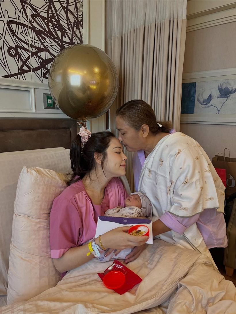 เปิดภาพคุณยายให้ของรับขวัญ น้องภีรันทร์ มีอึ้ง รวยจริง!