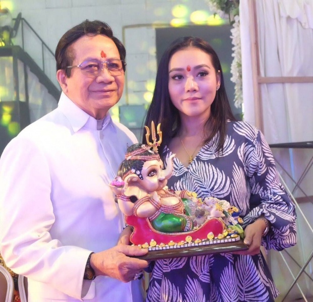 ปังมาก!! ดารานักแสดงต่างแห่บูชา พระพิฆเนศ คเนศวรนภาดล