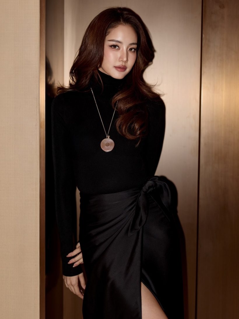 เอ๊ะยังไง? โบว์ เมลดา ขึ้นสตอรี่สีดำพร้อมข้อความฟาดจุก