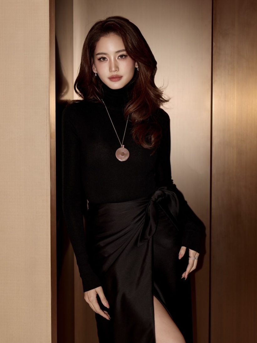 เอ๊ะยังไง? โบว์ เมลดา ขึ้นสตอรี่สีดำพร้อมข้อความฟาดจุก