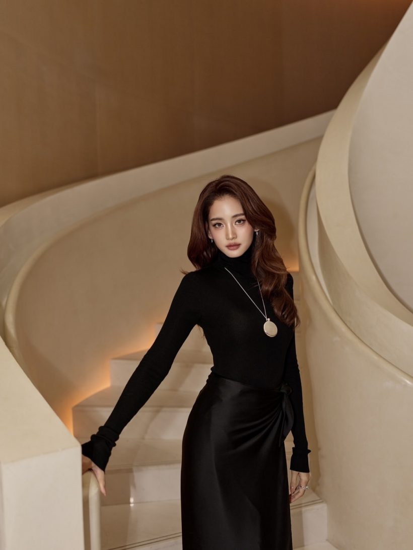 เอ๊ะยังไง? โบว์ เมลดา ขึ้นสตอรี่สีดำพร้อมข้อความฟาดจุก