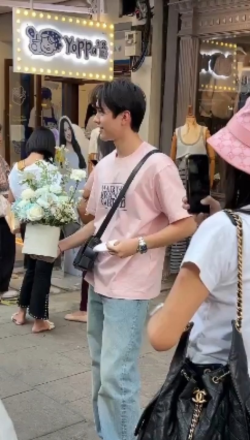คู่จิ้นรีเทิร์น?พระเอกบุกเซอร์ไพรส์พร้อมดอกไม้ แฟนคลับน้ำตาซึม