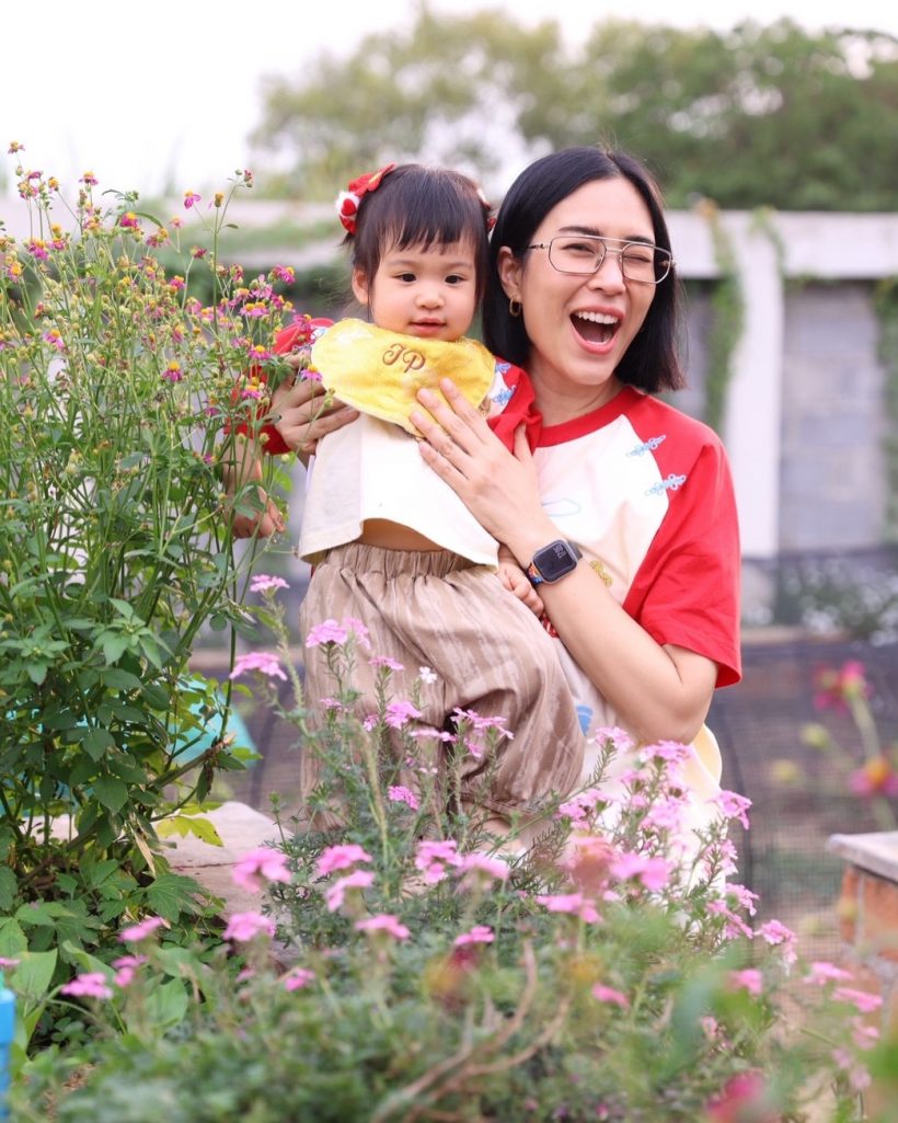 คู่รักปรับตัวสู้วิกฤตน้ำมันแพง โชคดีที่บ้านเลี้ยงไก่-ปลูกผักไว้